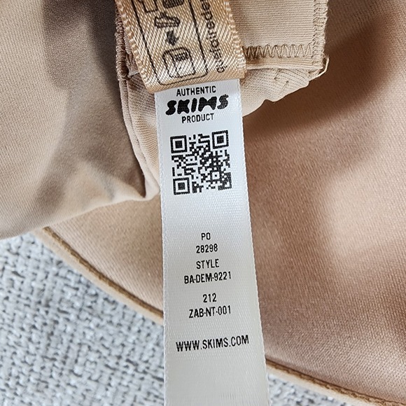 Skims Fits Everybody T-Shirt Bra Womens 36D Beige Underwire Padded Demi EUC - Picture 13 of 13